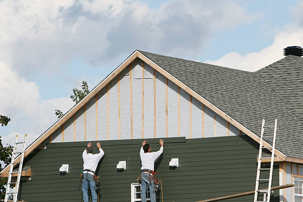 Professional Siding Contractor technician working in Ridgefield, NJ